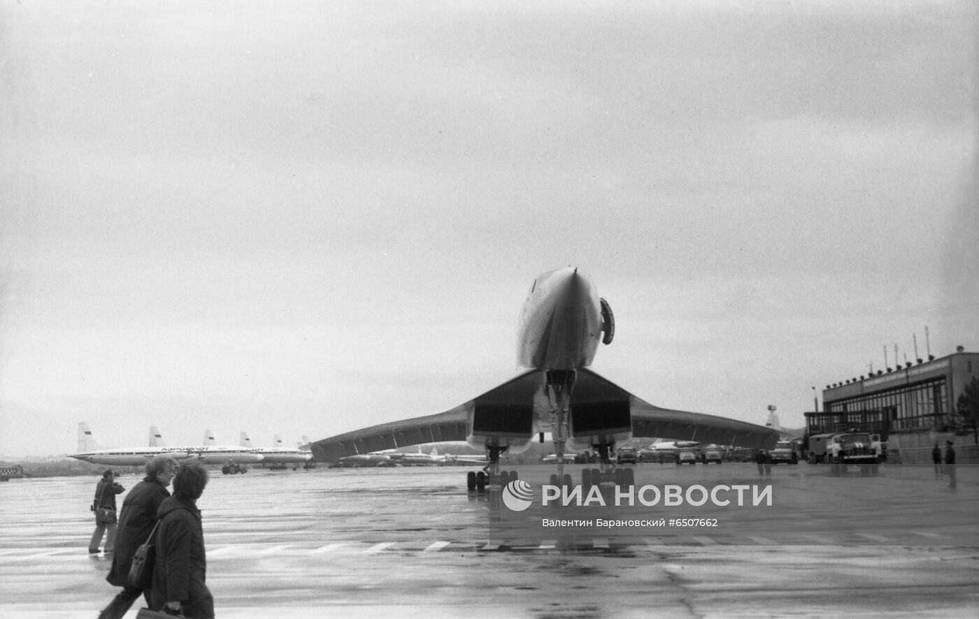 Сверхзвуковой пассажирский самолёт ТУ-144