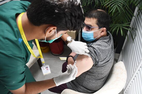 Вакцинация Спутником V в Пакистане 