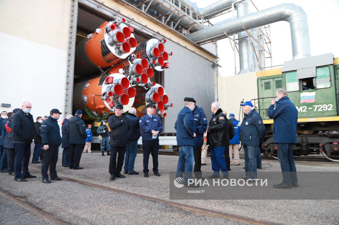 Вывоз РН "Союз-2. 1а" с пилотируемым кораблем " Союз МС -18" на стартовой комплекс космодрома Байконур 