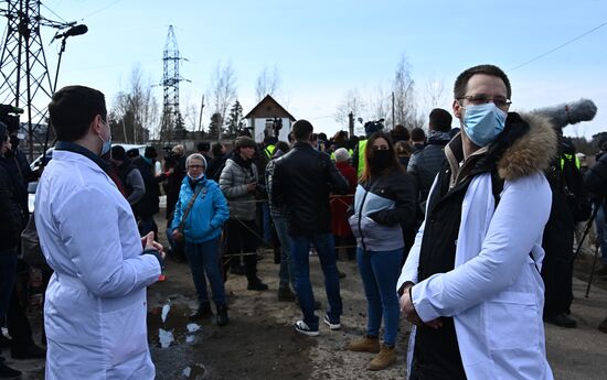 Ситуация у ИК-2 в г. Покрове в день объявленной Альянсом врачей акции протеста медиков