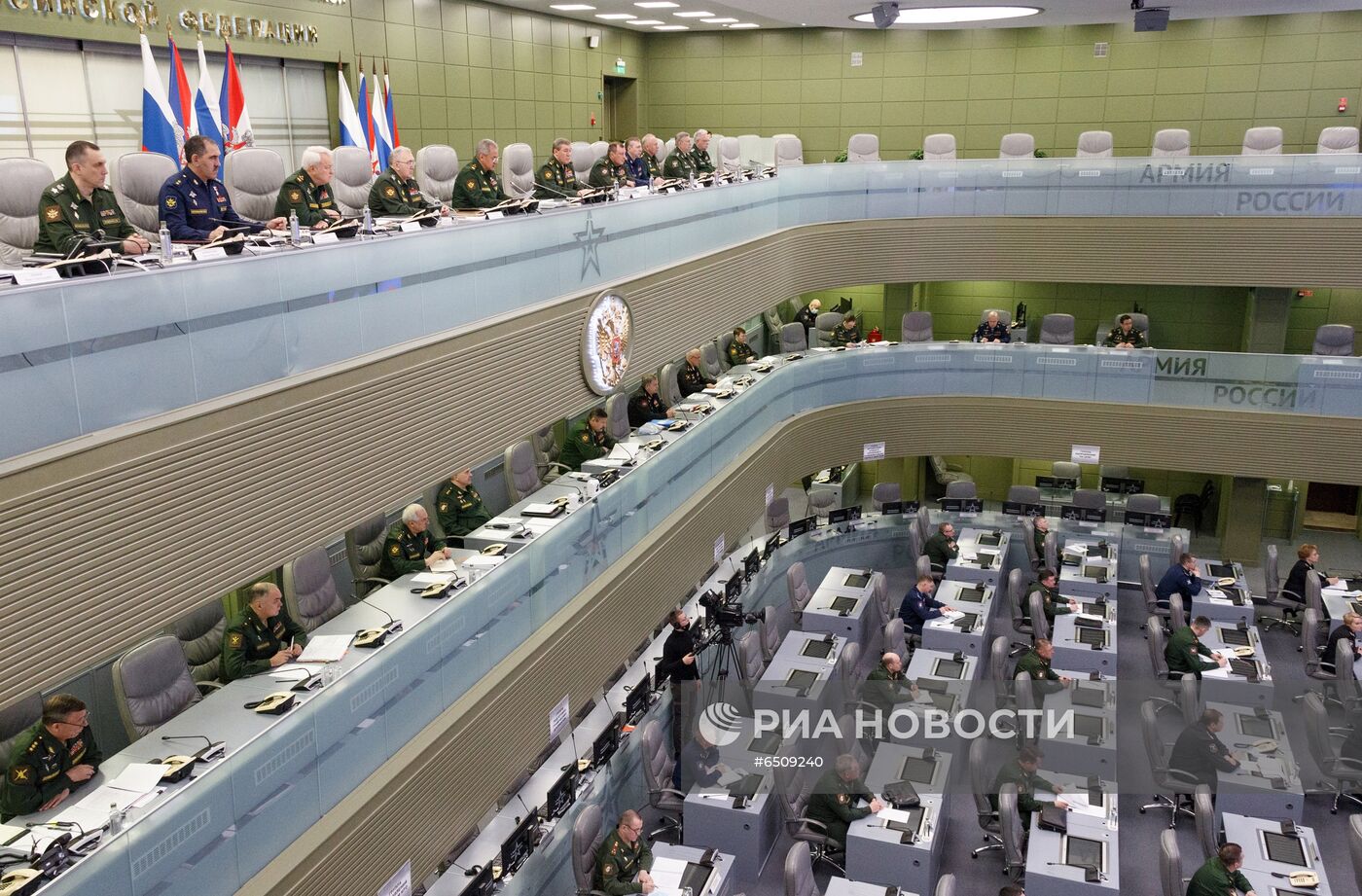 Министр обороны РФ С. Шойгу объявил проверку боевой готовности российских войск