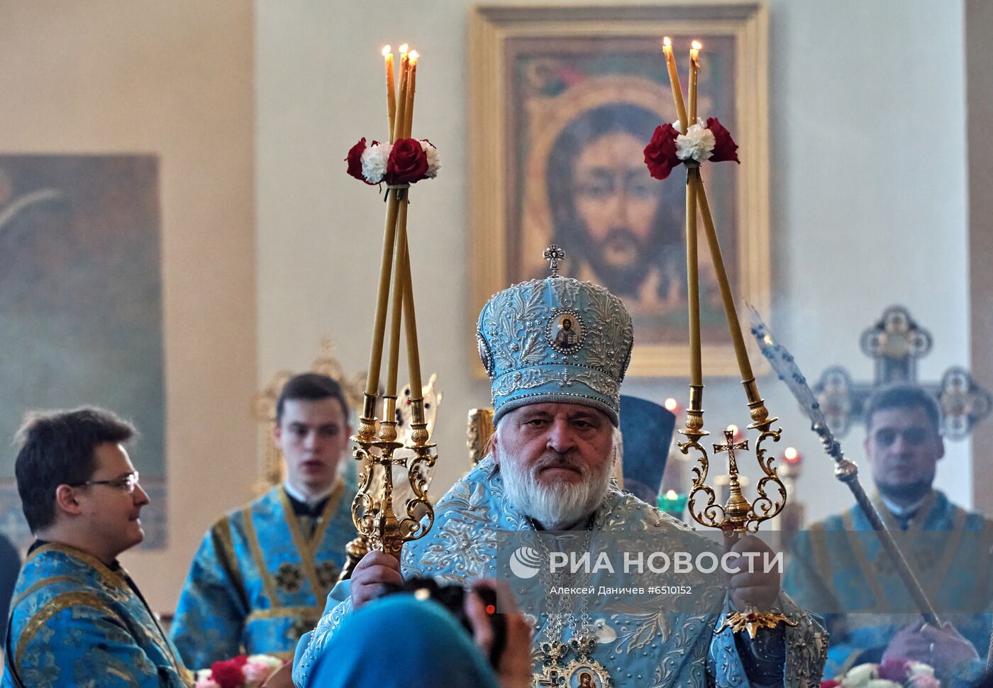 Первое за 88 лет богослужение в Верхнем храме Благовещенской церкви Александро-Невской лавры