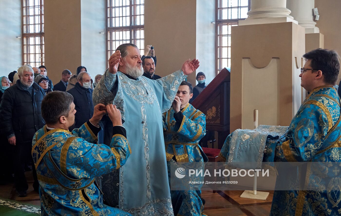 Первое за 88 лет богослужение в Верхнем храме Благовещенской церкви Александро-Невской лавры