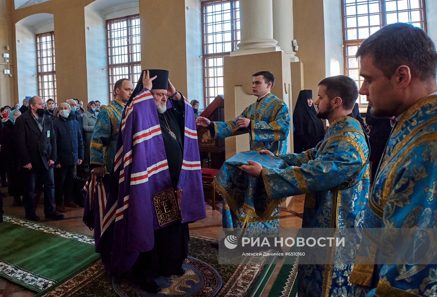 Первое за 88 лет богослужение в Верхнем храме Благовещенской церкви Александро-Невской лавры