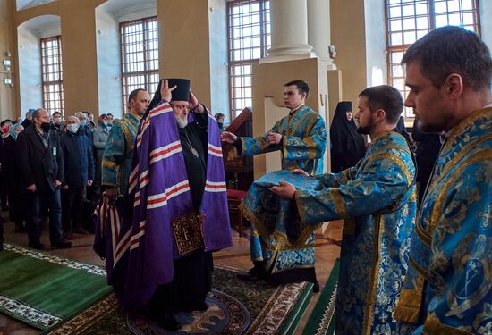 Первое за 88 лет богослужение в Верхнем храме Благовещенской церкви Александро-Невской лавры