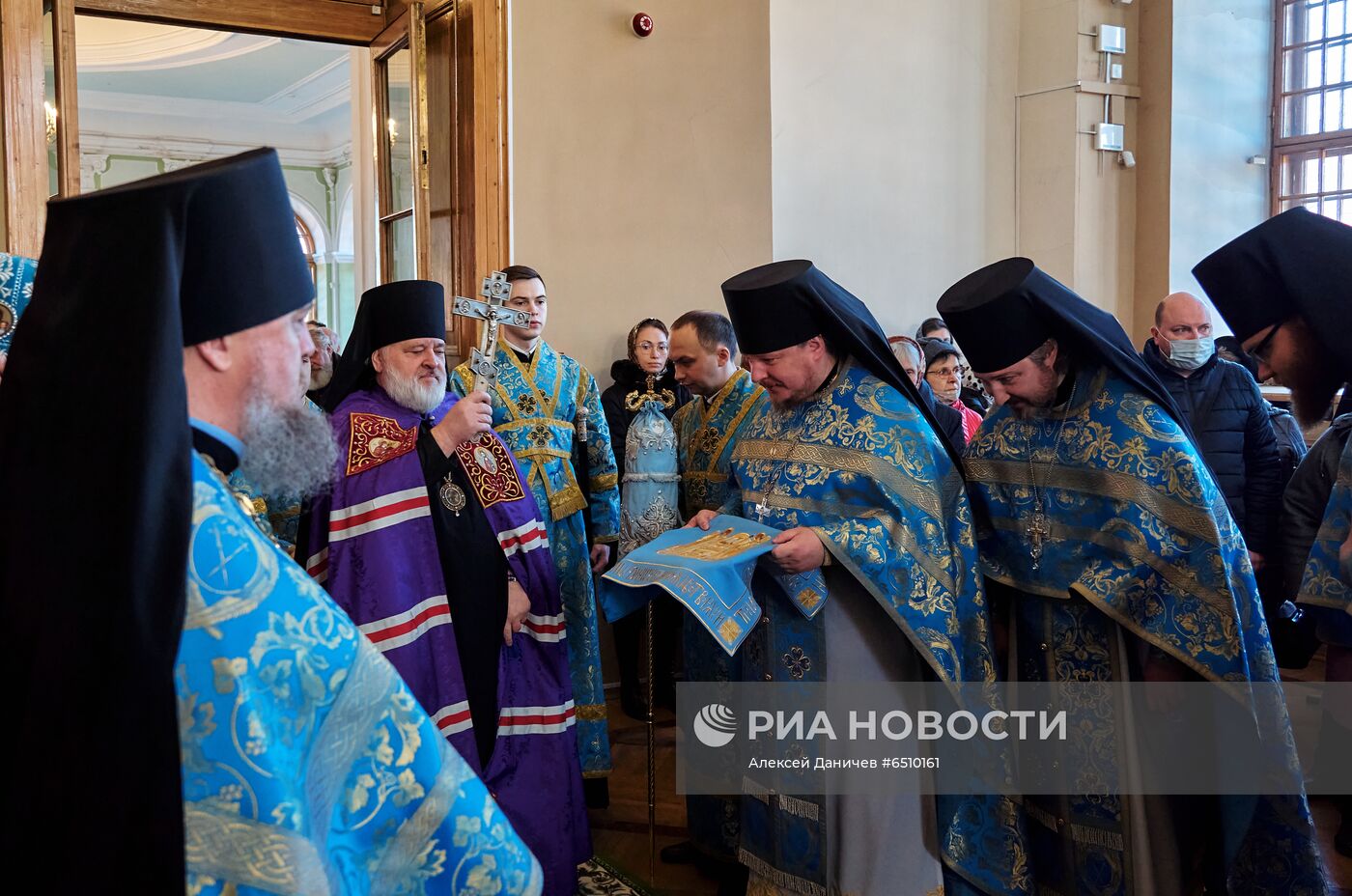 Первое за 88 лет богослужение в Верхнем храме Благовещенской церкви Александро-Невской лавры