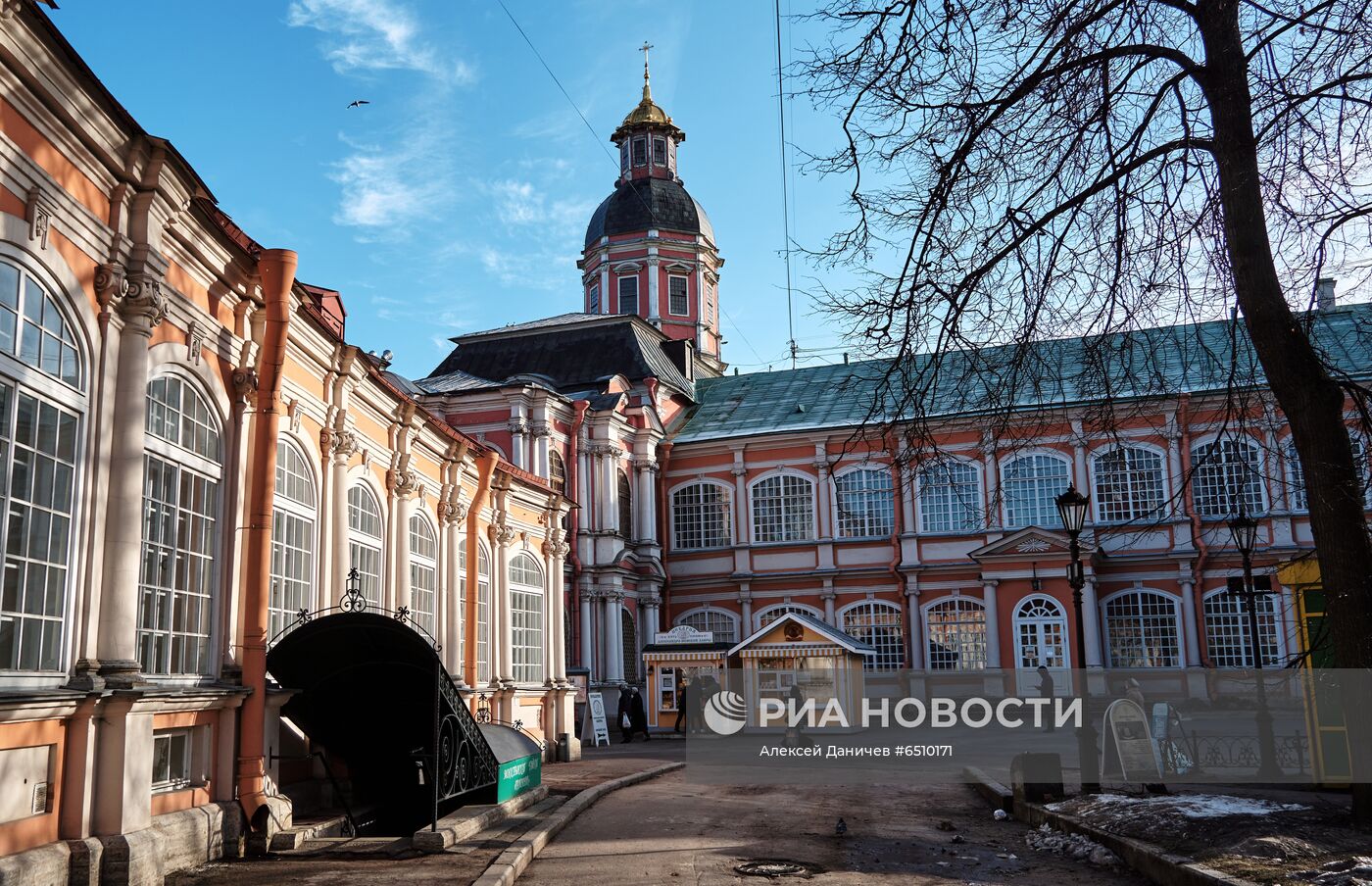 Первое за 88 лет богослужение в Верхнем храме Благовещенской церкви Александро-Невской лавры