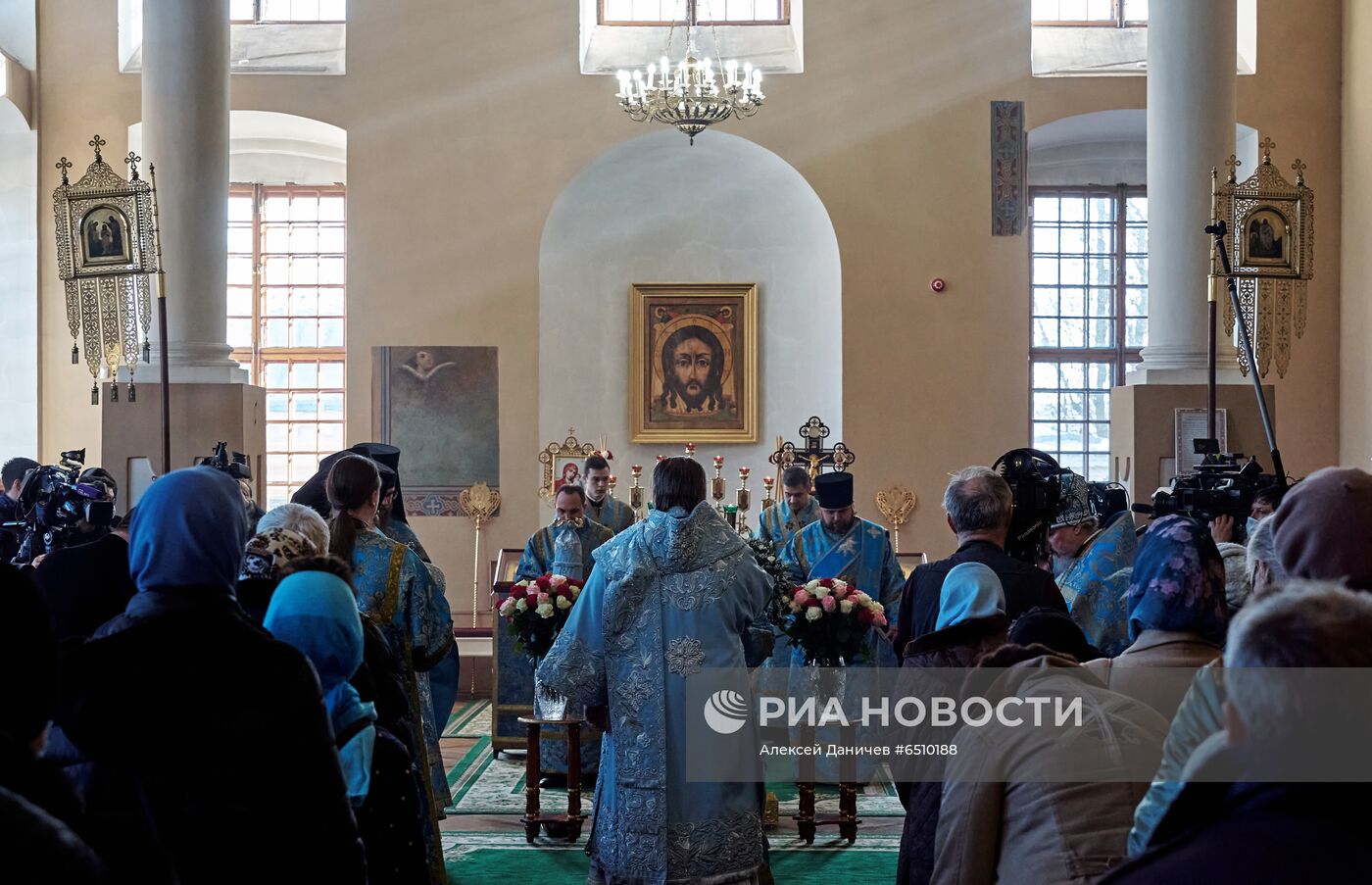 Первое за 88 лет богослужение в Верхнем храме Благовещенской церкви Александро-Невской лавры