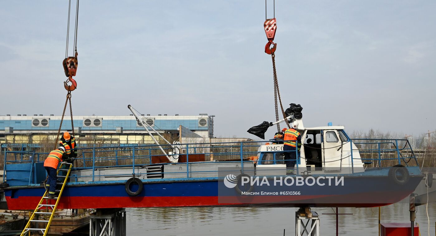 Подготовка к открытию технической навигации на Москве-реке  