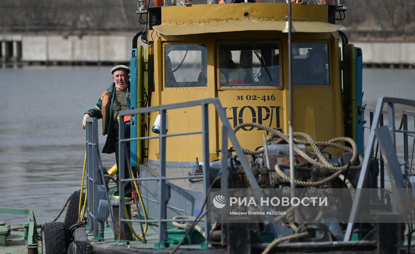 Подготовка к открытию технической навигации на Москве-реке  