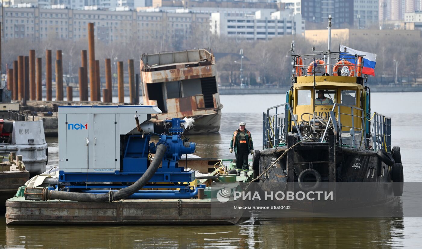 Подготовка к открытию технической навигации на Москве-реке