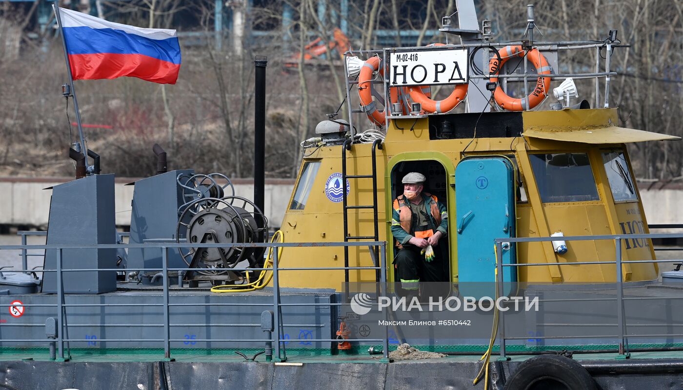 Подготовка к открытию технической навигации на Москве-реке  