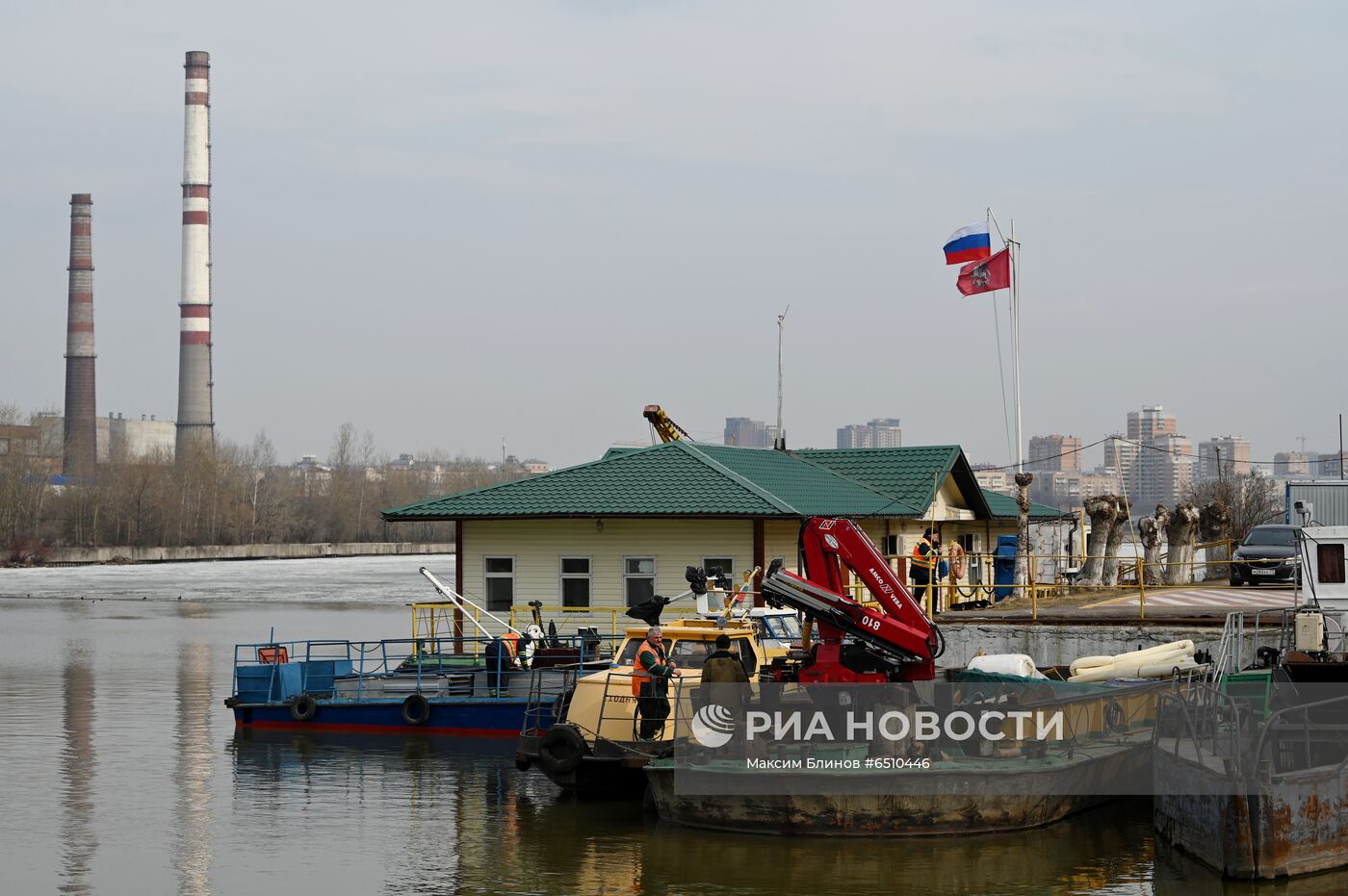 Подготовка к открытию технической навигации на Москве-реке  