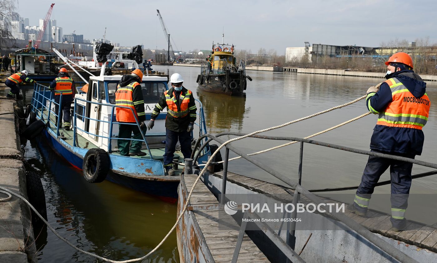 Подготовка к открытию технической навигации на Москве-реке  