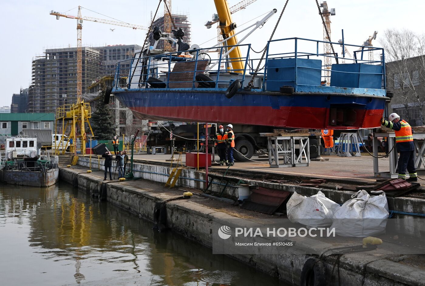 Подготовка к открытию технической навигации на Москве-реке