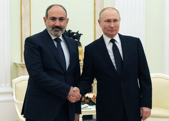 Президент РФ В. Путин провел встречу с премьер-министром Армении Н. Пашиняном