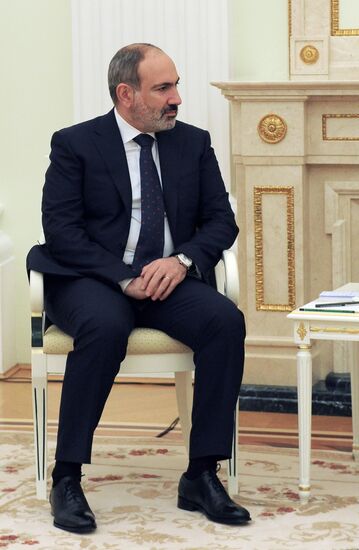 Президент РФ В. Путин провел встречу с премьер-министром Армении Н. Пашиняном