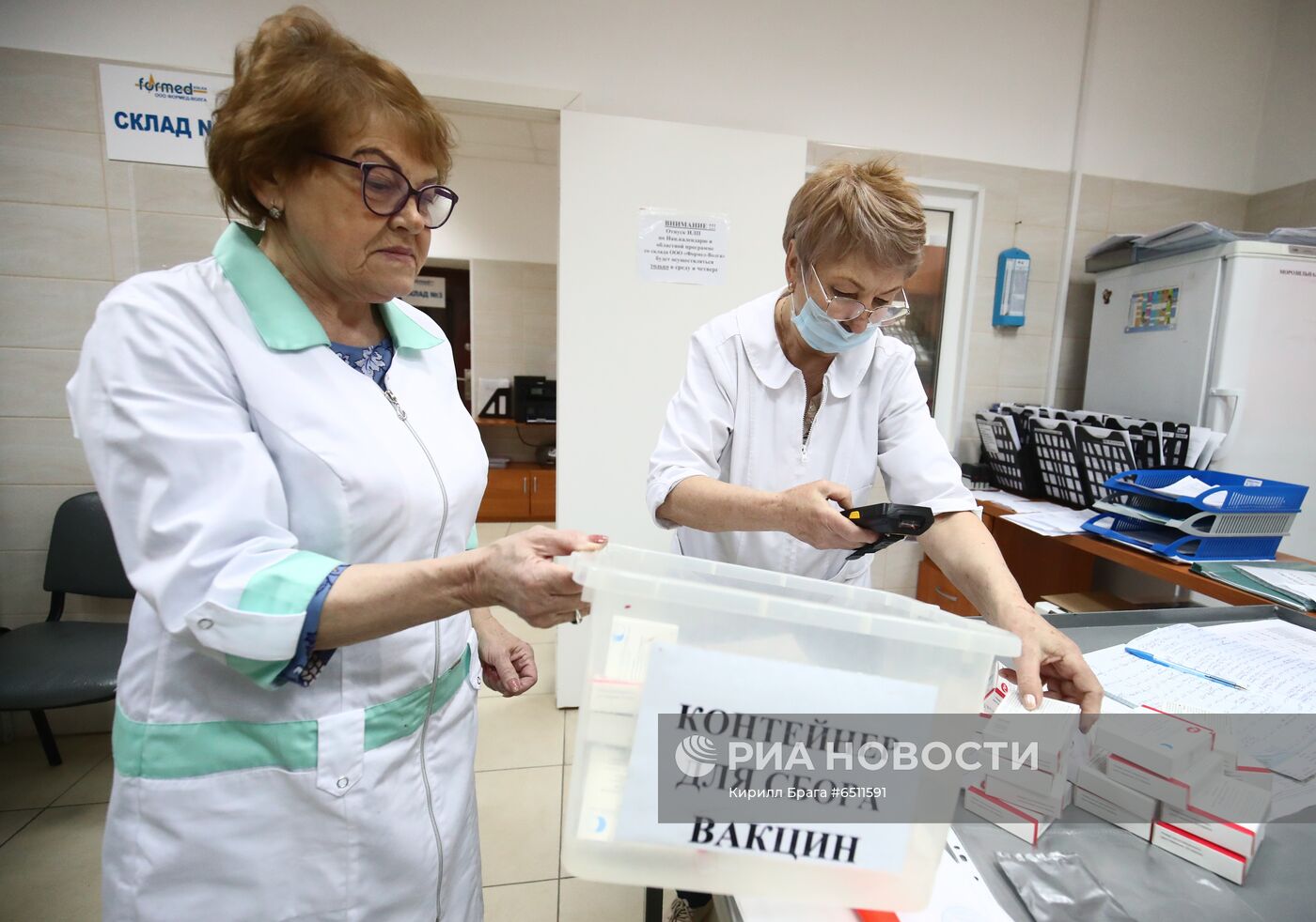 Вакцина "ЭпиВакКорона" доставлена в Волгоград