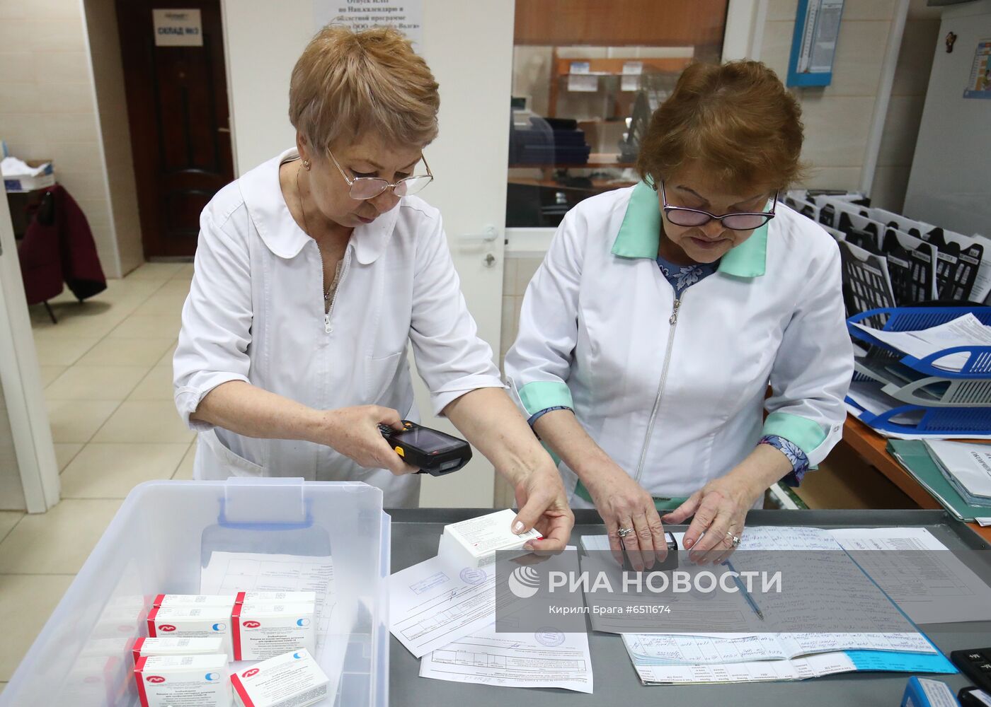Вакцина "ЭпиВакКорона" доставлена в Волгоград