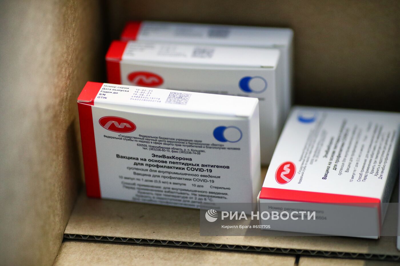 Вакцина "ЭпиВакКорона" доставлена в Волгоград