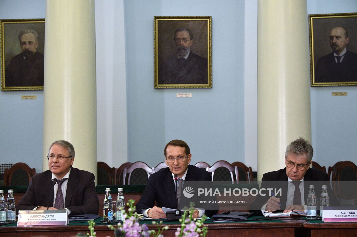 Заседание круглого стола, посвящённого исторической роли России в освоении космоса
