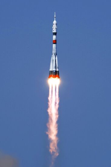 Старт пилотируемого корабля "Союз МС-18" с космодрома Байконур