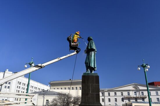 Помывка памятников в Москве