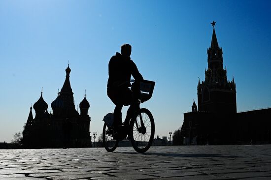 Теплая погода в Москве 