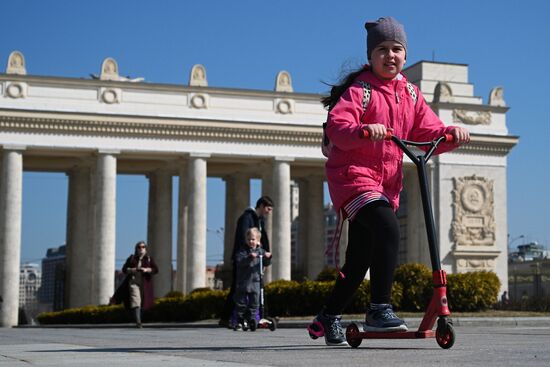 Теплая погода в Москве 