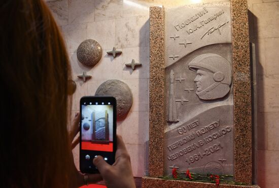 Открытие барельефа Ю. Гагарину в Новосибирске