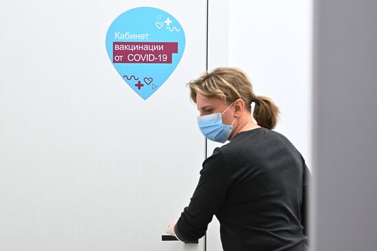  Вакцинация от COVID-19 в центре госуслуг "Мои документы"