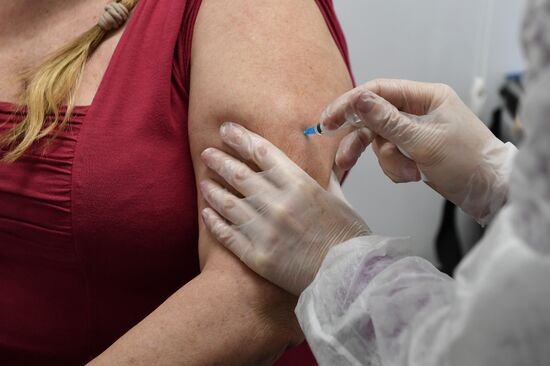 Мобильный пункт вакцинации в Севастополе