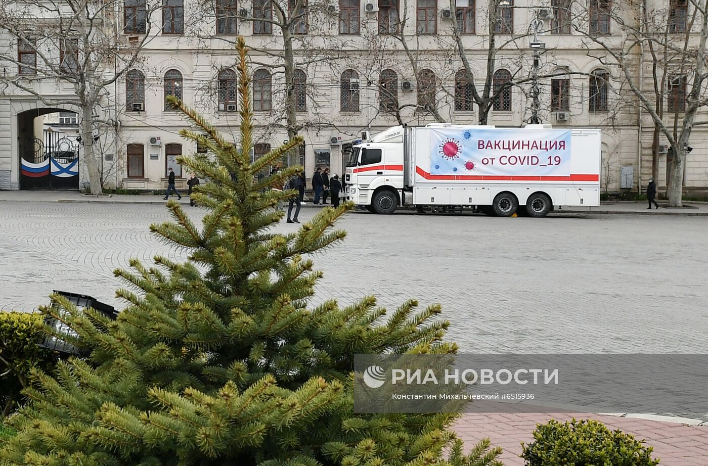 Мобильный пункт вакцинации в Севастополе