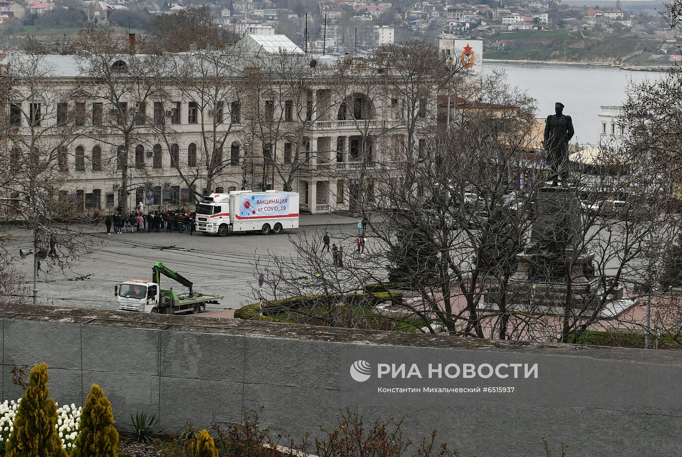 Мобильный пункт вакцинации в Севастополе