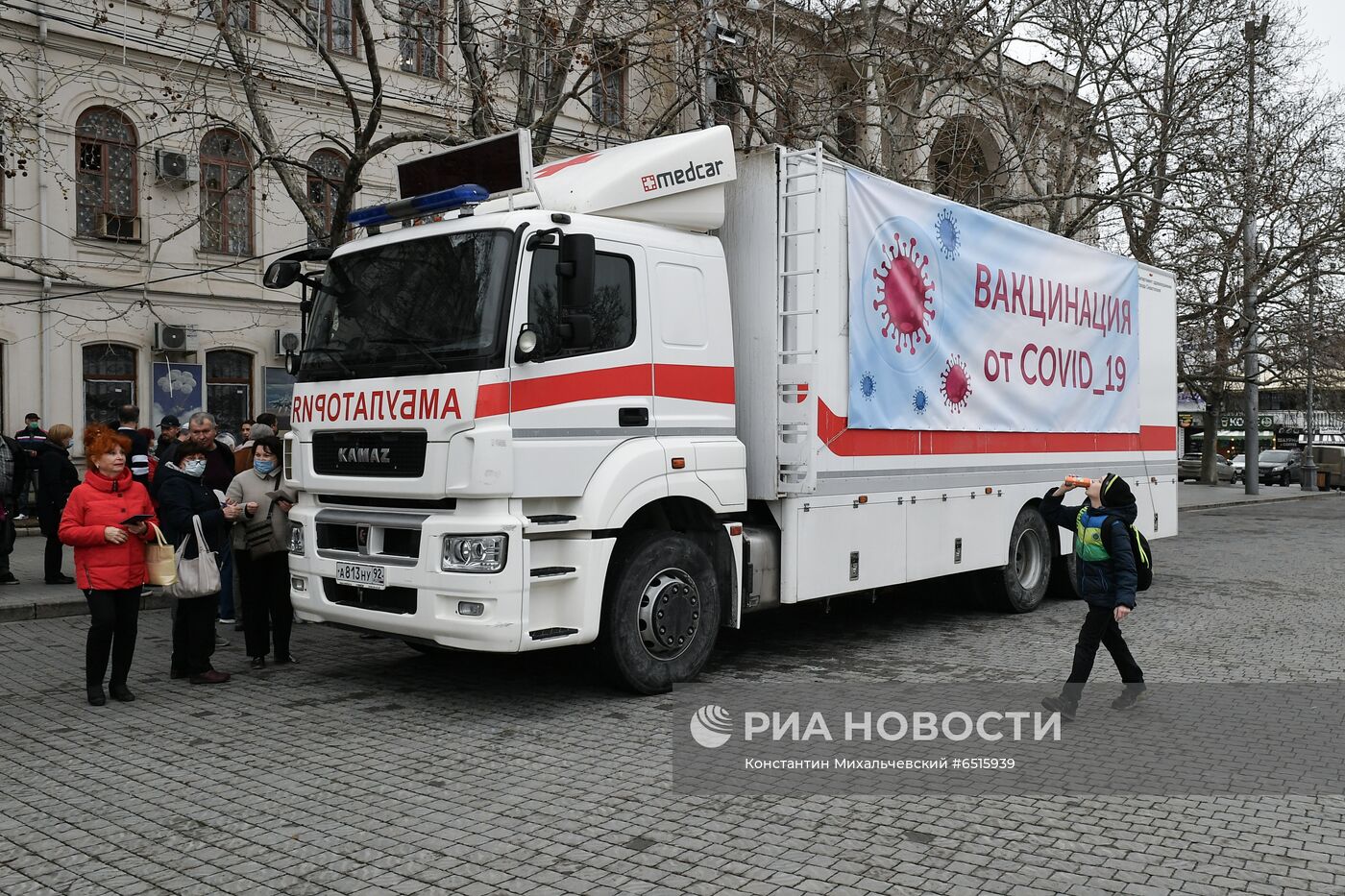 Мобильный пункт вакцинации в Севастополе