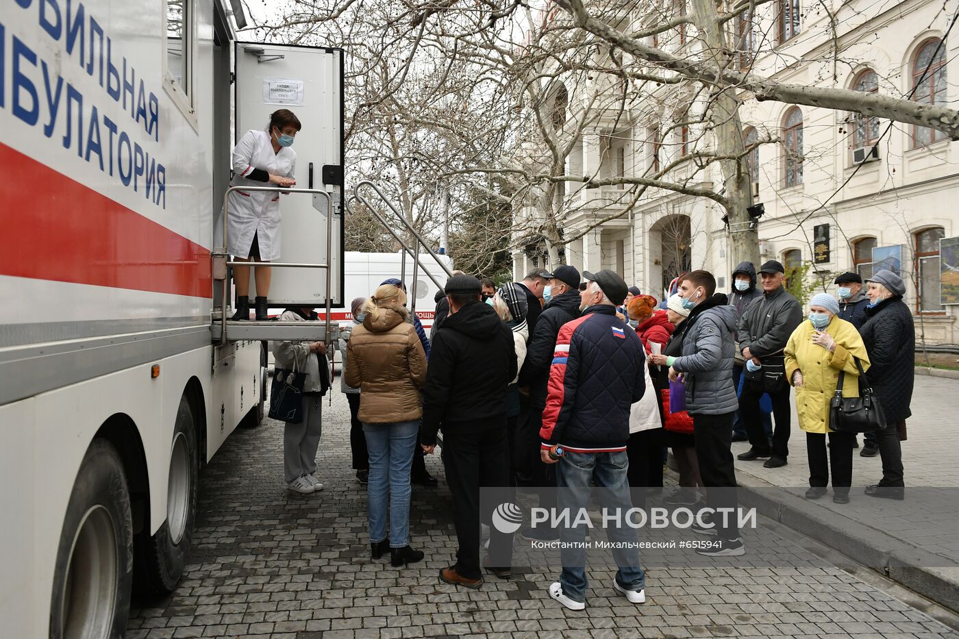 Мобильный пункт вакцинации в Севастополе