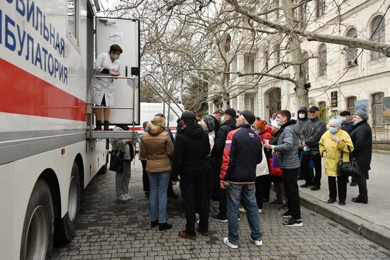 Мобильный пункт вакцинации в Севастополе