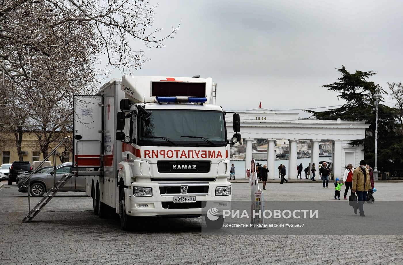 Мобильный пункт вакцинации в Севастополе