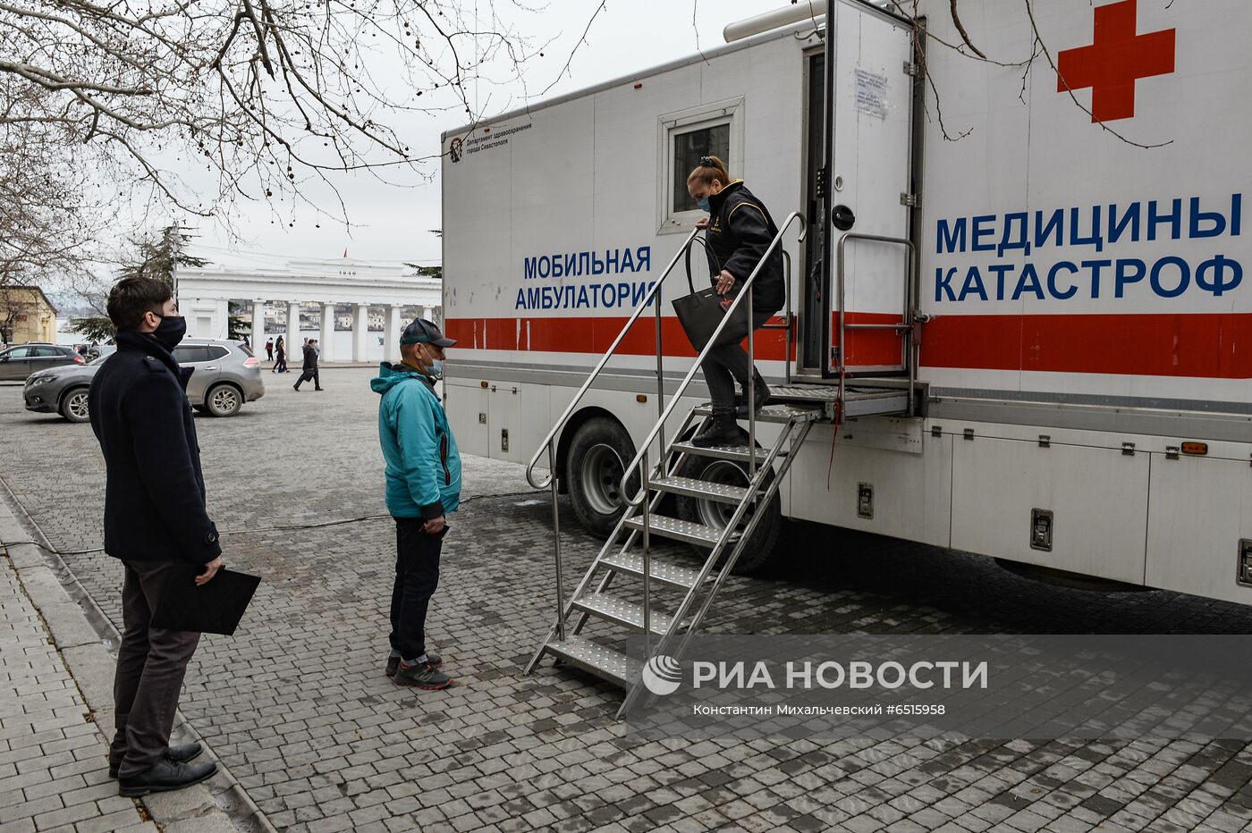 Мобильный пункт вакцинации в Севастополе