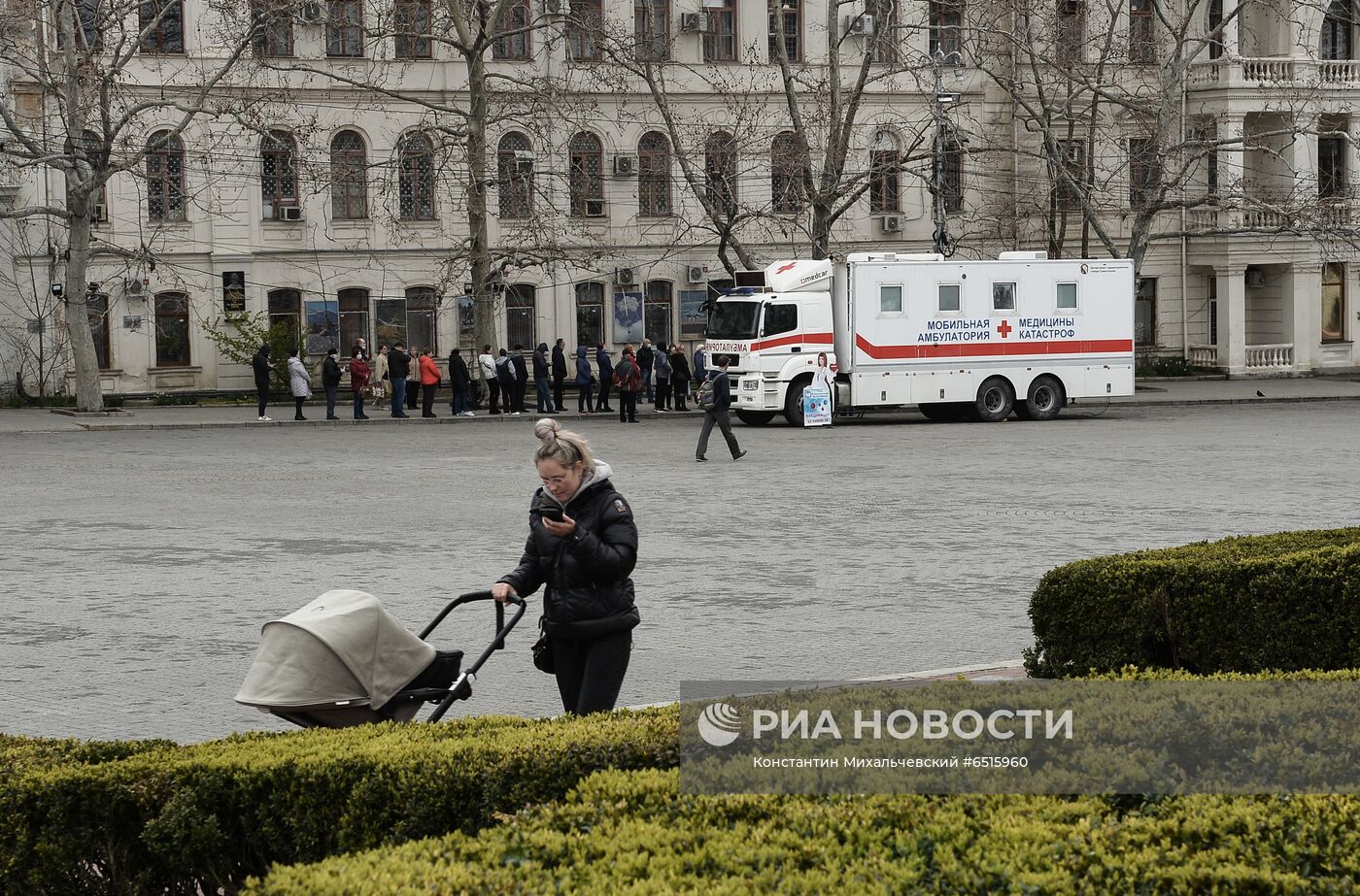 Мобильный пункт вакцинации в Севастополе