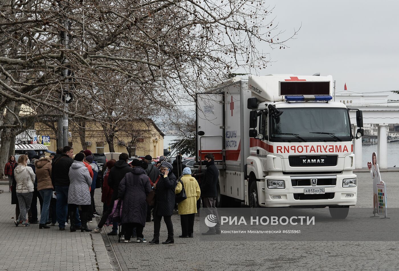 Мобильный пункт вакцинации в Севастополе