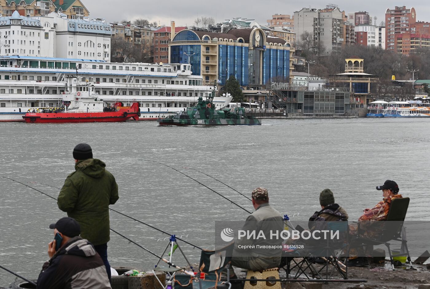 Корабли Каспийской флотилии во время межфлотского перехода из Каспийского в Черное море