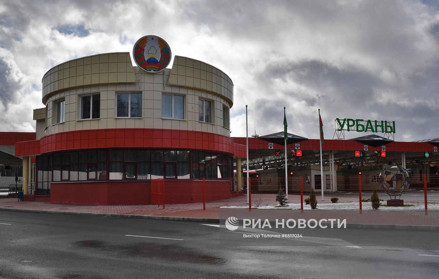 Работа таможни на пункте пропуска между Белоруссией и Латвией