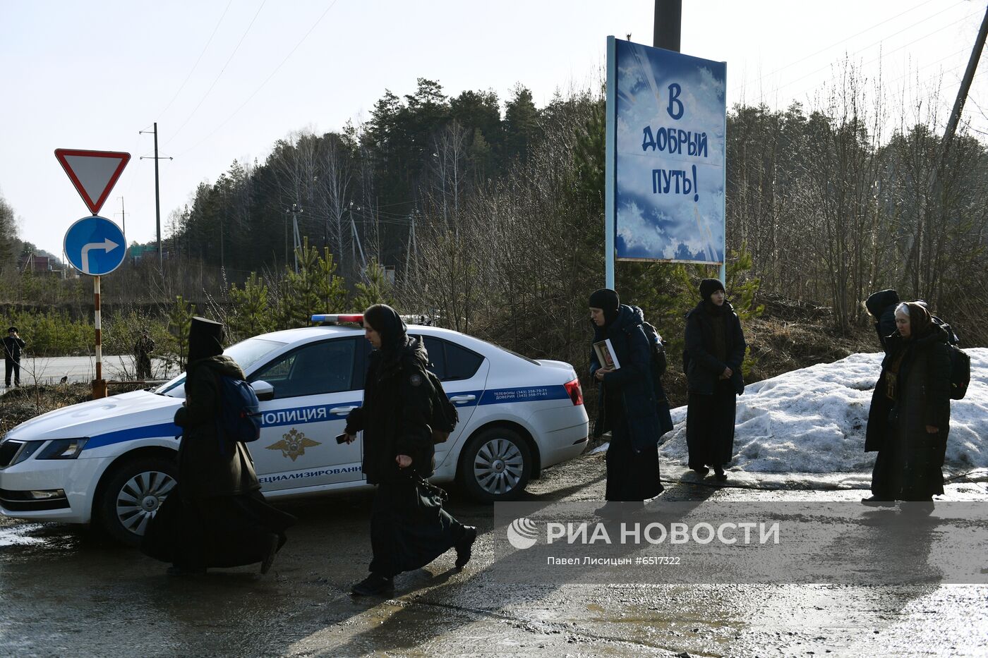 Приставы приступили к выселению жителей Среднеуральского монастыря