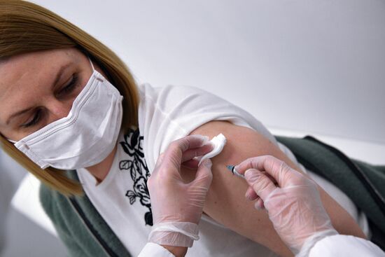 Открытие нового пункта вакцинации от COVID-19 в Москве