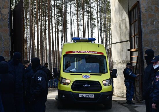 Приставы приступили к выселению жителей Среднеуральского монастыря