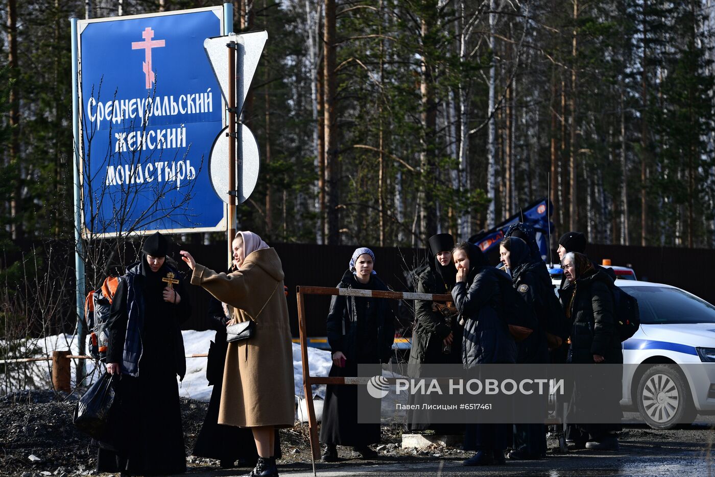 Приставы приступили к выселению жителей Среднеуральского монастыря