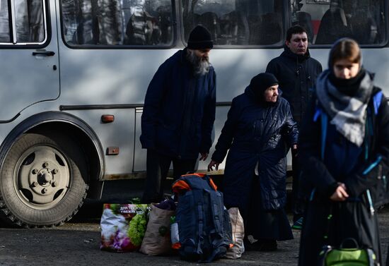 Приставы приступили к выселению жителей Среднеуральского монастыря
