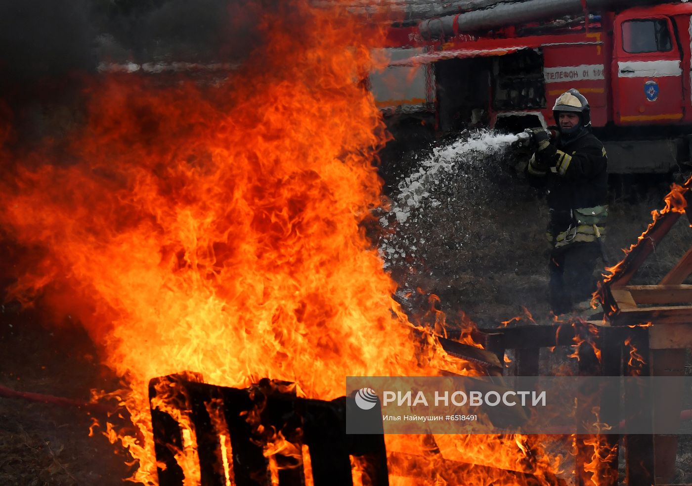 Учения МЧС по тушению лесных пожаров 