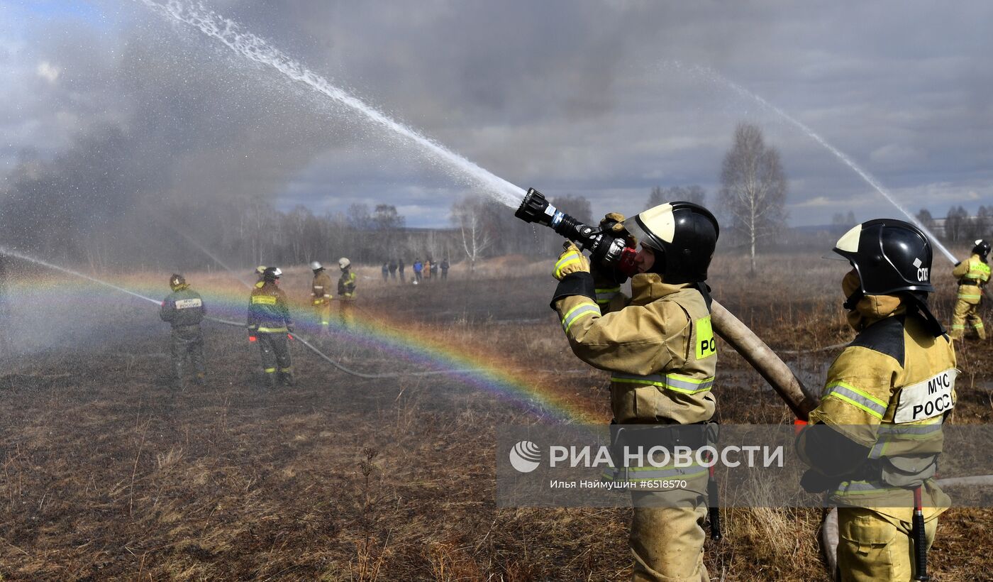 Учения МЧС по тушению лесных пожаров 